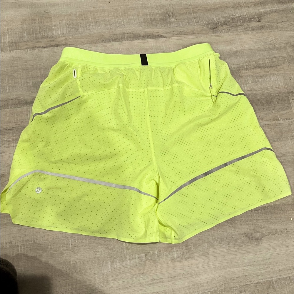 Men’s Large LULULEMON Pace Breaker Shorts (NWOT)